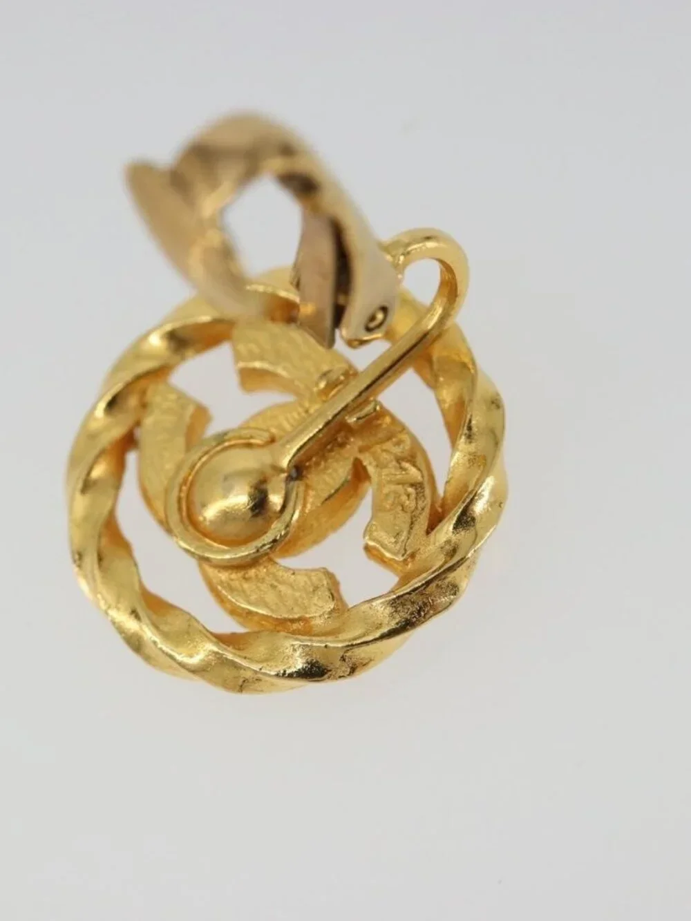CHANEL Earring Metal Gold Tone CC Auth 188627